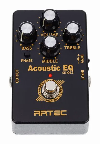 Artec SE-OE3 Acoustic Outboard EQ, footswitch in primo piano