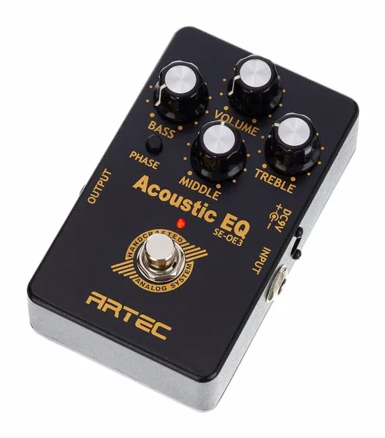 Artec SE-OE3 Acoustic Outboard EQ inquadrato di fronte su sfondo neutro
