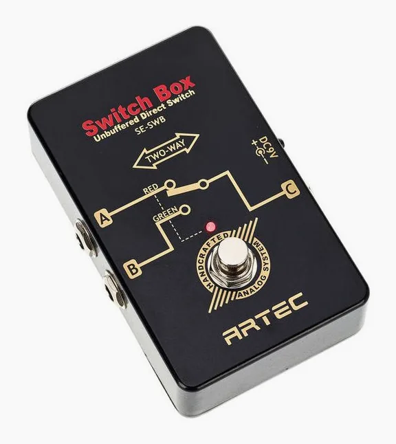Artec SE-SWB A/B Box, footswitch in primo piano
