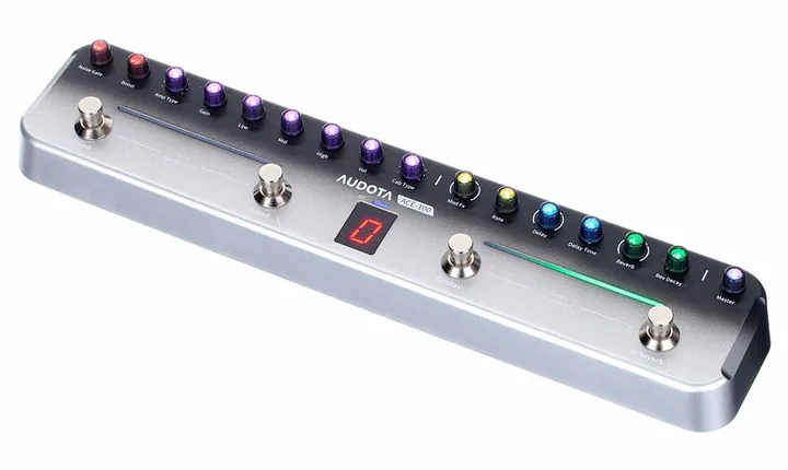 Audota ACE-100 Combined Effects Pedal fotografato frontalmente