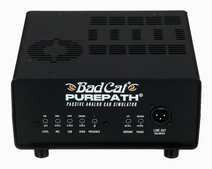 Bad Cat PurePath React Load & Cab Sim, logo e finiture del pannello frontale