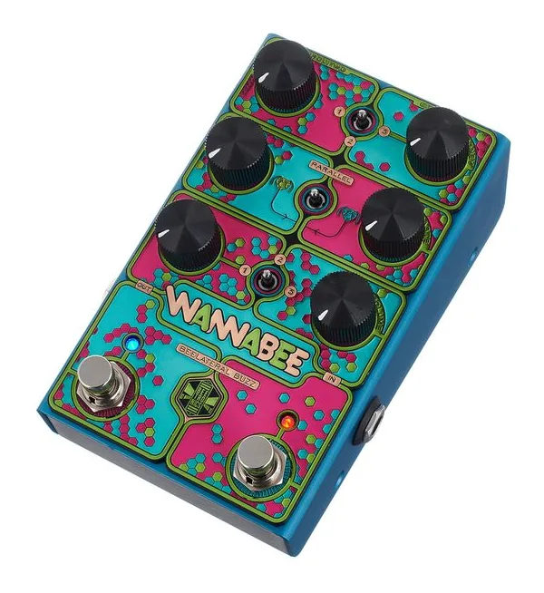 Beetronics Wannabee Dual Drive inquadrato di fronte su sfondo neutro