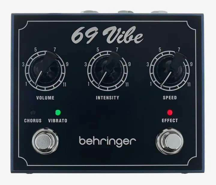 Behringer 69 Vibe, footswitch in primo piano
