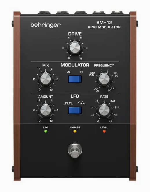 Behringer BM-12 Ring Modulator, connettori sul retro dell'unita