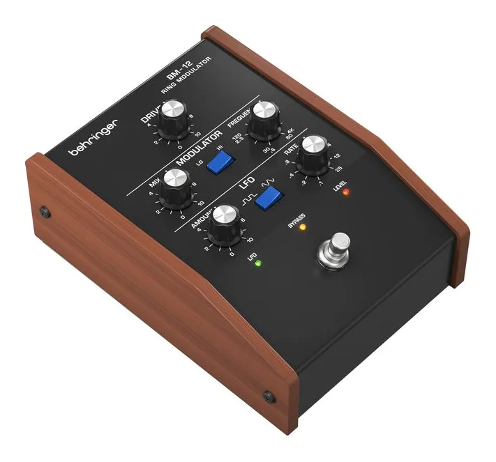 Behringer BM-12 Ring Modulator, led e interruttore a pedale
