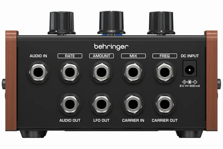Behringer BM-12 Ring Modulator, ingressi e uscite laterali