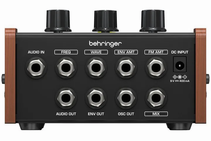 Behringer BM-17 Frequency Box, connettori sul retro dell'unita