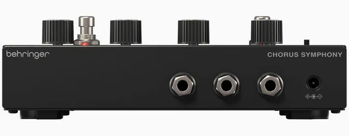 Behringer Chorus Symphony, footswitch in primo piano