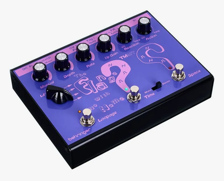 Behringer Flange with no name, footswitch in primo piano