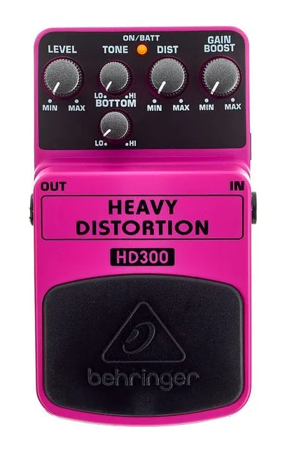 Behringer HD300 Heavy Distortion, footswitch in primo piano