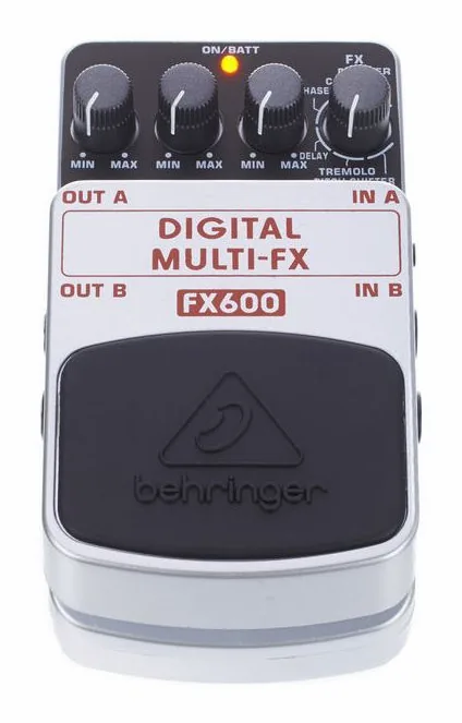 Behringer FX600, connettori sul retro dell'unita