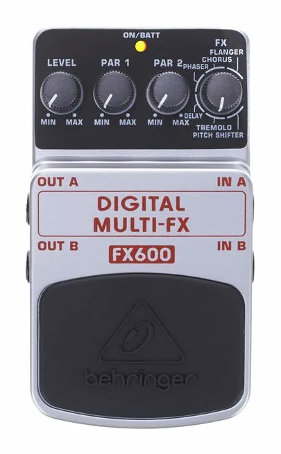 Behringer FX600, connettori sul retro dell'unita