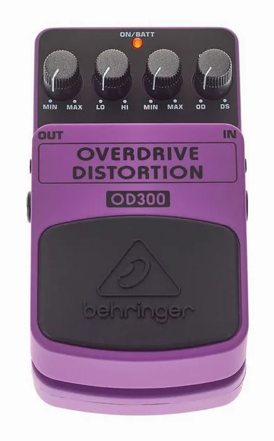 Behringer OD300 Overdrive Distortion, footswitch in primo piano
