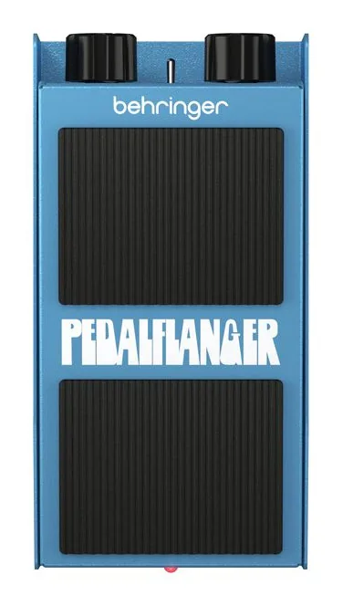 Behringer Pedal Flanger, footswitch in primo piano