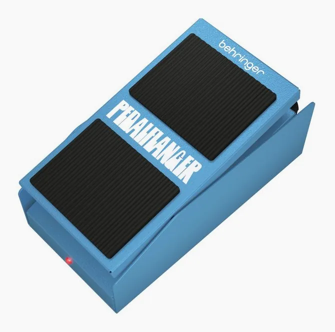 Behringer Pedal Flanger inquadrato di fronte su sfondo neutro