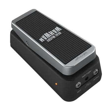 Behringer Real Mcoy WahWah, footswitch in primo piano