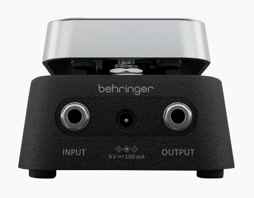 Behringer Real Mcoy WahWah, footswitch in primo piano