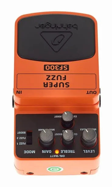 Behringer SF300 Super Fuzz, connettori sul retro dell'unita