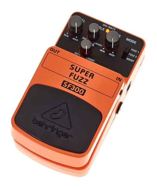 Behringer SF300 Super Fuzz fotografato frontalmente