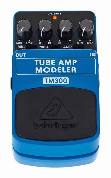Behringer TM300 Tube Amp Modeler, manopole e selettore dei canali