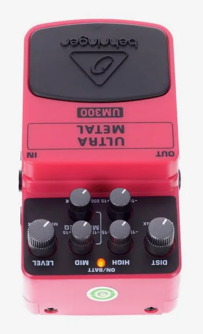 Behringer UM300, ingressi e uscite laterali