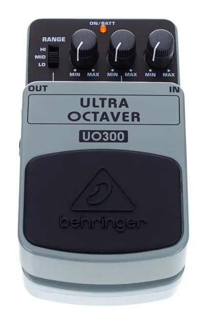 Behringer UO300, ingressi e uscite laterali