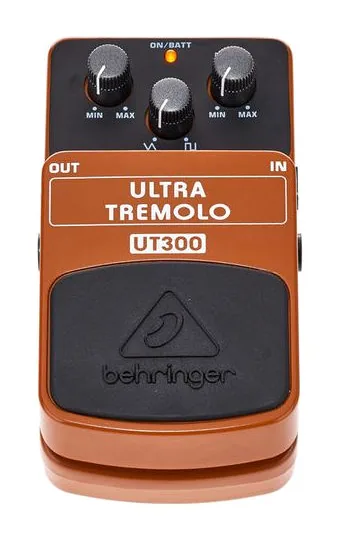 Behringer UT300, footswitch in primo piano