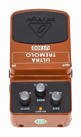 Behringer UT300, connettori sul retro dell'unita