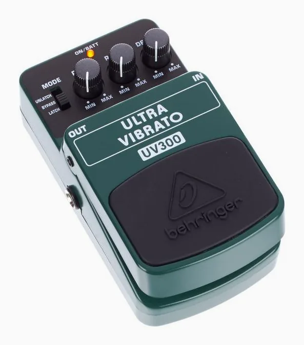 Behringer UV300 Ultra Vibrato, connettori sul retro dell'unita