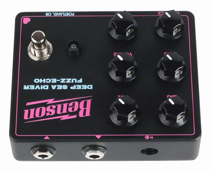 Benson Deep Sea Diver Fuzz Echo, grafica del pannello superiore