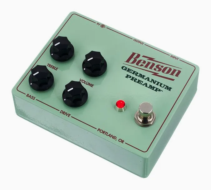 Benson Germanium Preamp, footswitch in primo piano