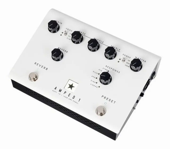 Blackstar Dept. 10 Amped 1 inquadrato di fronte su sfondo neutro