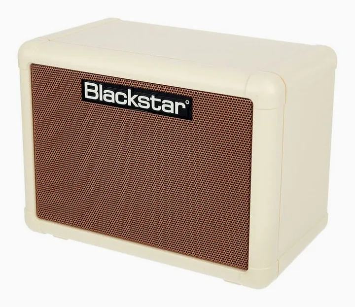 Blackstar FLY 103 Acoustic Extension in primo piano frontale