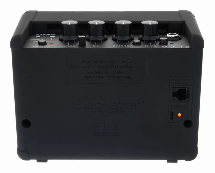 Blackstar FLY 3 Bluetooth Charge BL, retro con le prese di collegamento