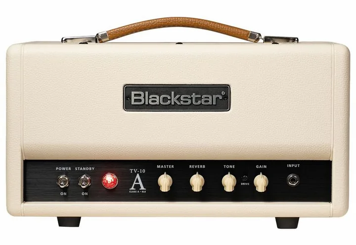 Blackstar TV-10 A 6L6 inquadrato di fronte su sfondo neutro