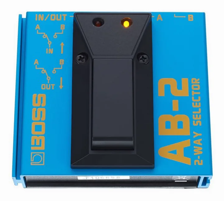 Boss AB-2, footswitch in primo piano