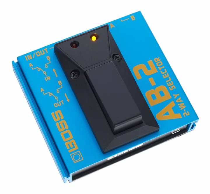 Boss AB-2, ingressi e uscite laterali