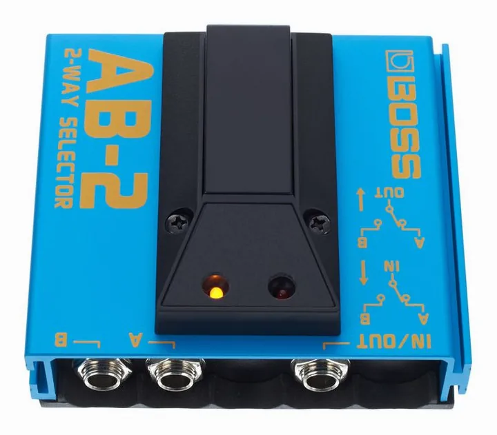 Boss AB-2, footswitch in primo piano