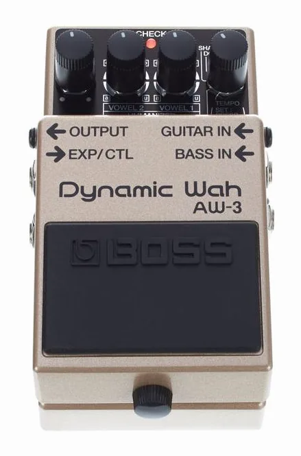 Boss AW-3, ingressi e uscite laterali