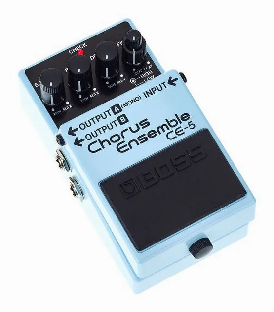 Boss CE-5, led e interruttore a pedale