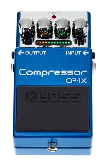 Boss CP-1X Compressor, footswitch in primo piano