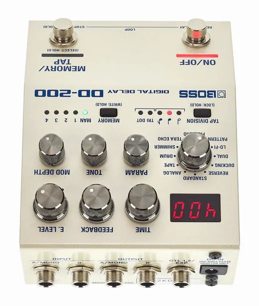 Boss DD-200 Digital Delay, led e interruttore a pedale