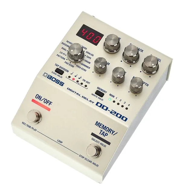 Boss DD-200 Digital Delay in primo piano frontale