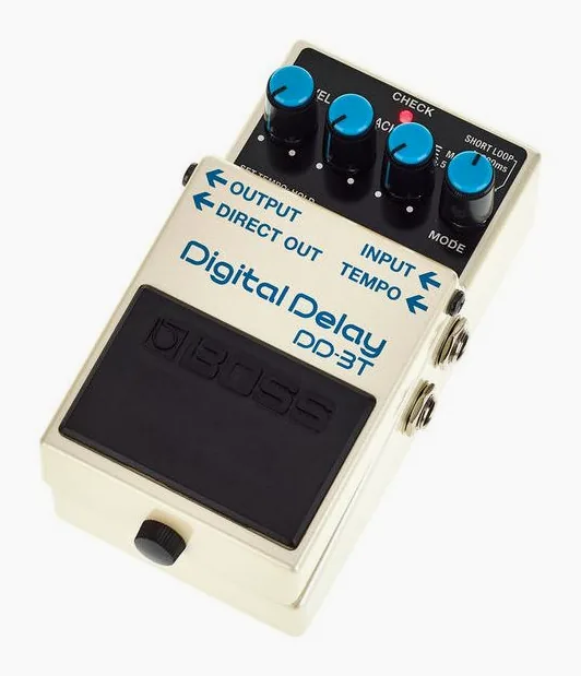 Boss DD-3T Digital Delay inquadrato di fronte su sfondo neutro