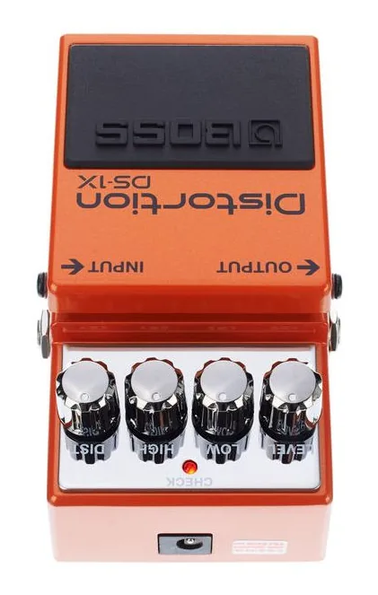 Boss DS-1X Distortion, ingressi e uscite laterali