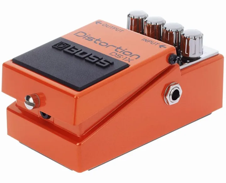 Boss DS-1X Distortion, ingressi e uscite laterali