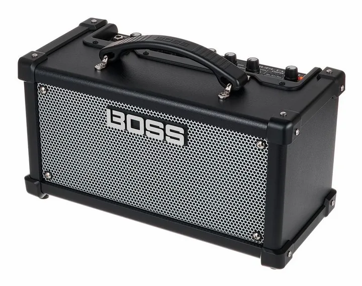 Boss Dual Cube LX inquadrato di fronte su sfondo neutro
