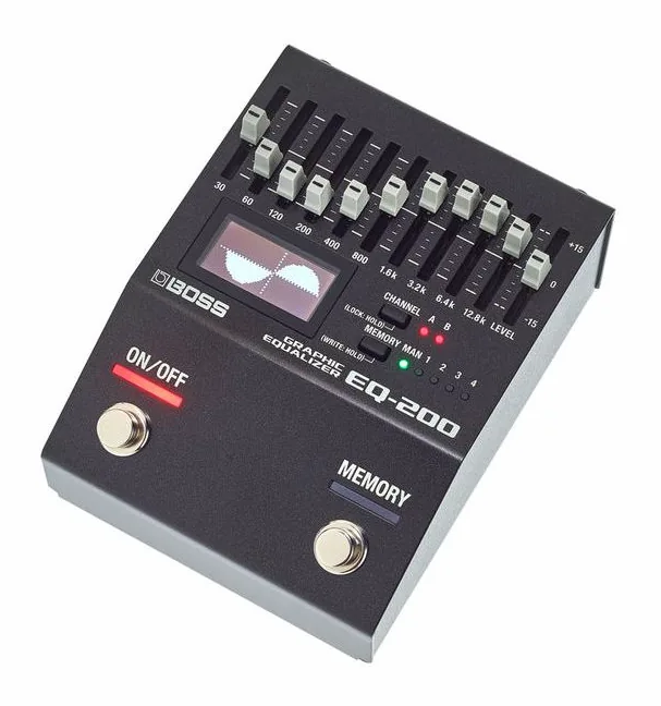 Boss EQ-200 Graphic Eq inquadrato di fronte su sfondo neutro