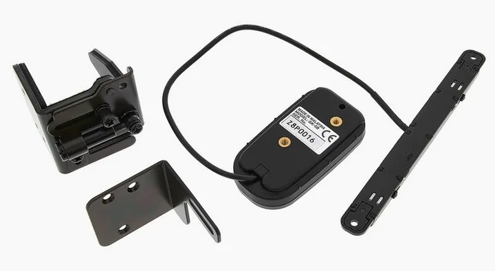 Boss GK-5B Bass Synth Pickup, footswitch in primo piano