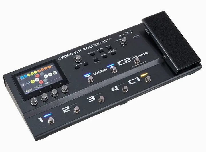 Boss GX-100, retro con le prese di collegamento